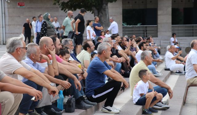 Türkiye'nin dünya ikinciliği Amasya'da dev ekranda izlendi