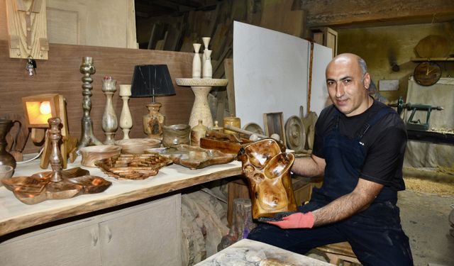 Ahşap sanatını hobi edinen polis, dekoratif süs ve mutfak eşyası yapıyor