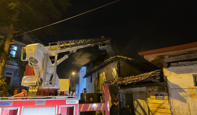 Amasya'da çıkan yangında 2 ev zarar gördü