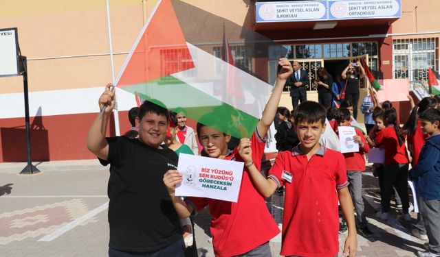 Amasya'da köy okulu öğrencilerinden Filistin'e destek yürüyüşü