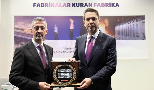 Bakan Bayraktar, 11. Enerji Verimliliği Forum ve Fuarı'nda KARDEMİR standını ziyaret etti