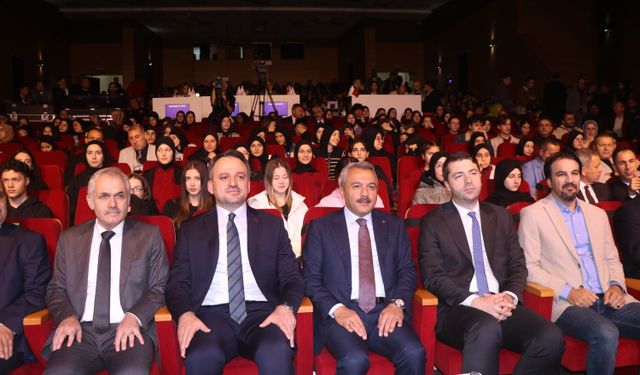 Bakan Yardımcısı Eminoğlu, Rize'de Gençler Arası Bilgi Yarışması Türkiye finale katıldı: