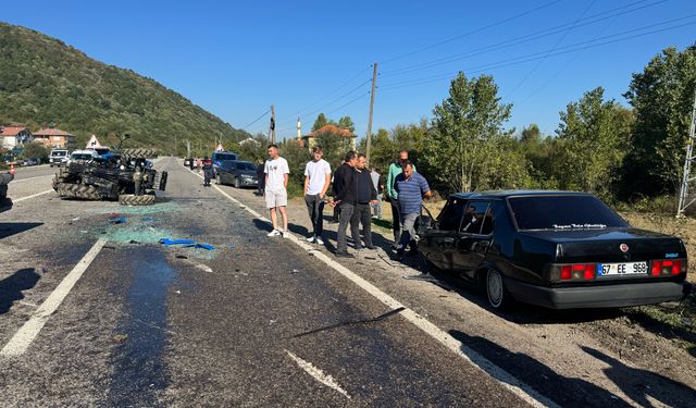 2 OTOMOBİL İLE 1 TRAKTÖR ÇARPIŞTI