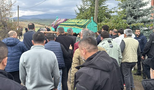 Bartın'da otomobilin çarpması sonucu ölen üniversite öğrencisinin cenazesi Bolu'da defnedildi