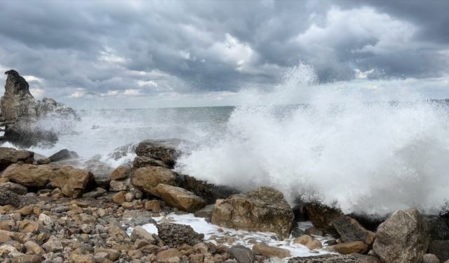 Bartın'da şiddetli rüzgar etkili oldu