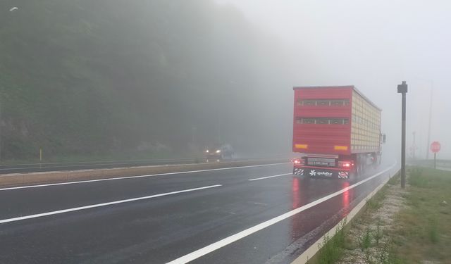 Bolu Dağı'nda sis ve sağanak ulaşımı olumsuz etkiledi