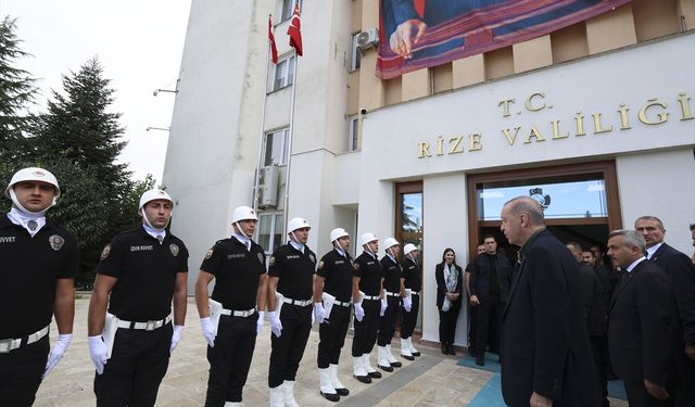 Cumhurbaşkanı Erdoğan, Rize Valiliğini ziyaret etti
