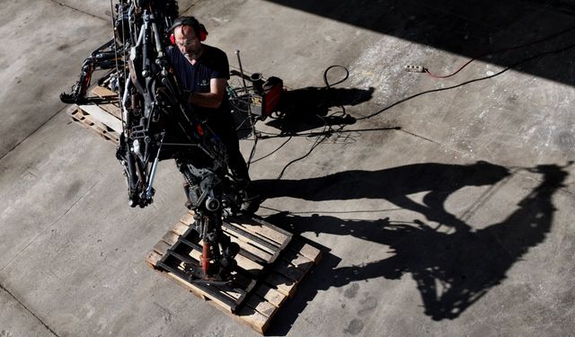 Düzce'de motor ustası Gazze'deki direnişi simgeleyen maket robotlar yaptı