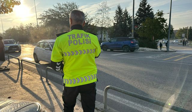 Düzce'de okul önlerinde yaya geçidi uygulaması yapıldı