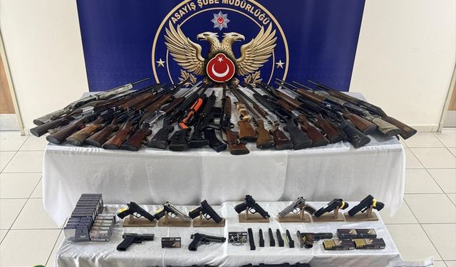 Düzce'de sosyal medyada 'silah teşhiri' yapan 4 zanlı gözaltına alındı