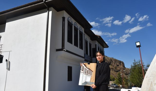 Gümüşhane'de lise öğrencileri tarihi Süleymaniye Mahallesi'ni resmetti