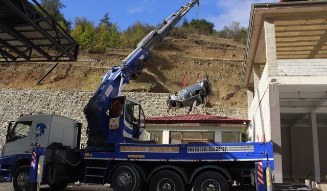 Gümüşhane'de uçuruma yuvarlanan otomobil sürücüsü yaralandı