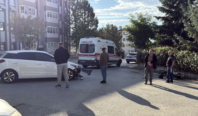 Karabük'te otomobille çarpışan motosikletli yaralandı