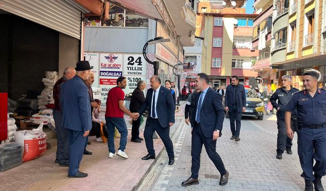 Kaymakam Beyazıt ve Belediye Başkanı Karaca'dan halk pazarına ziyaret
