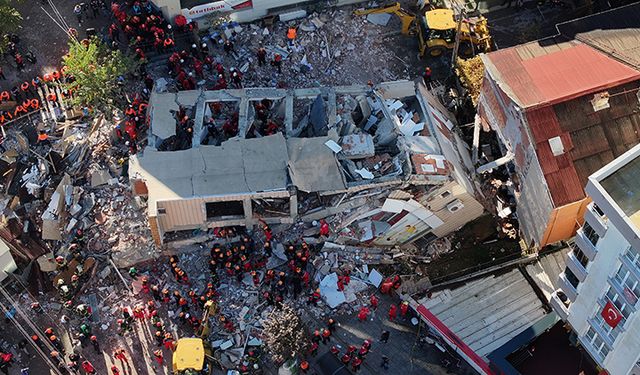 ANNE, BABA VE 2 ÇOCUK HAYATINI KAYBETTİ