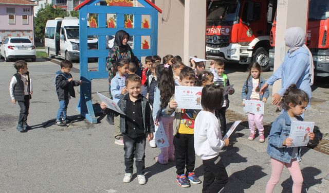 Samsun'da anaokulu öğrencilere yangın güvenliği eğitimi verildi