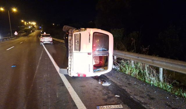 Samsun'da hafif ticari araçla çarpışan otomobilin sürücüsü yaralandı