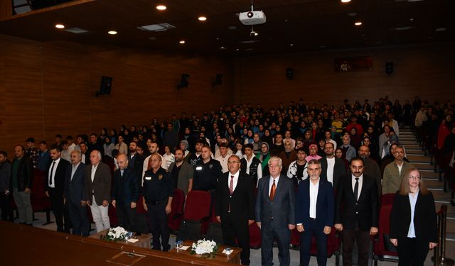 Samsun'da öğrenciler siber tehditlere karşı bilgilendirildi