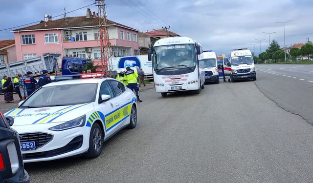 Samsun'da tümsekten hızlı geçen halk otobüsündeki 4 yolcu yaralandı