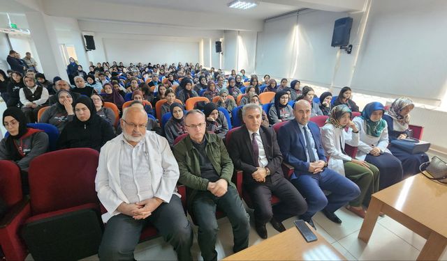 Suluova'da “Hz. Peygamber, Aile ve Namaz” konulu konferans düzenledi