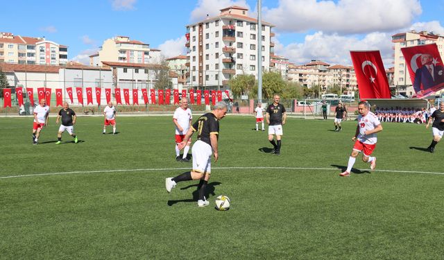 Sungurlu'da Cumhuriyet Bayramı 'Veteranlar gösteri maçı' ile kutlandı