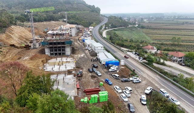 Vali Aslan, Gölyaka'daki TOKİ şantiyesinde inceleme yaptı