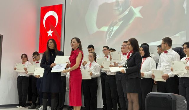 CUMHURİYET COŞKUSU EĞİTİMDE GÜÇ BİRLİĞİYLE TAÇLANDI