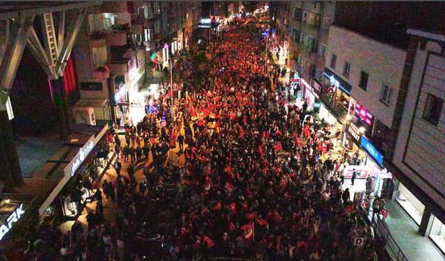 EREĞLİ SOKAKLARINDA İNSAN SELİ...