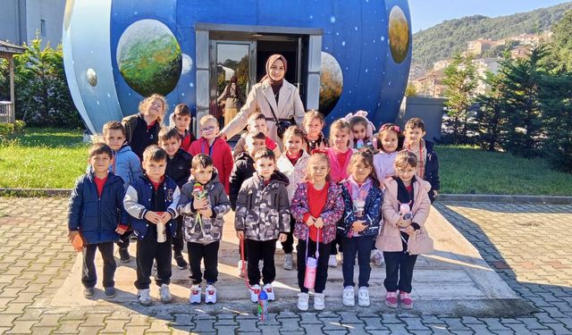 ÖĞRENCİLER UZAYIN DERİNLİKLERİNE YOLCULUK EDİYOR
