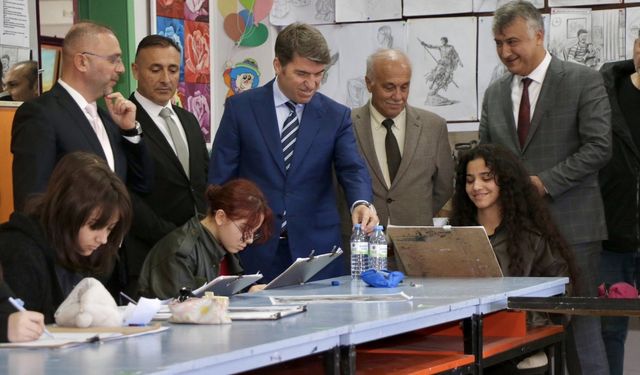 Amasya Valisi Önder Bakan okulları ziyaret etti