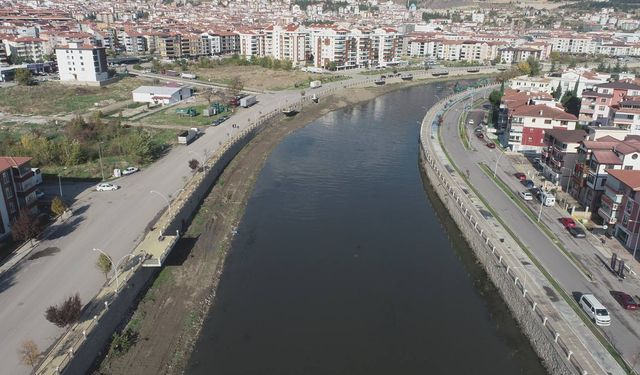 Amasya Yeşilırmak'ta temizlik çalışması başlatıldı