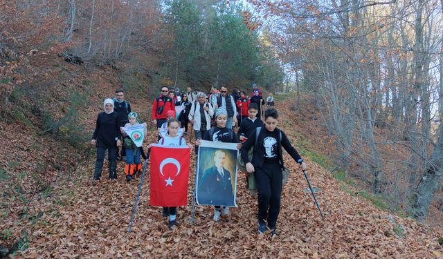 Amasya'da doğaseverler Ata'yı 1881 metrede andı