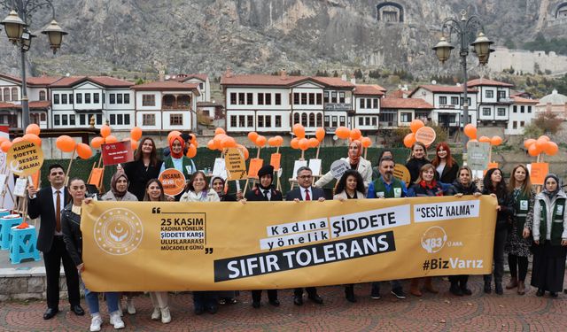 Amasya'da kadına şiddete karşı “Turuncu tuval” etkinliği yapıldı
