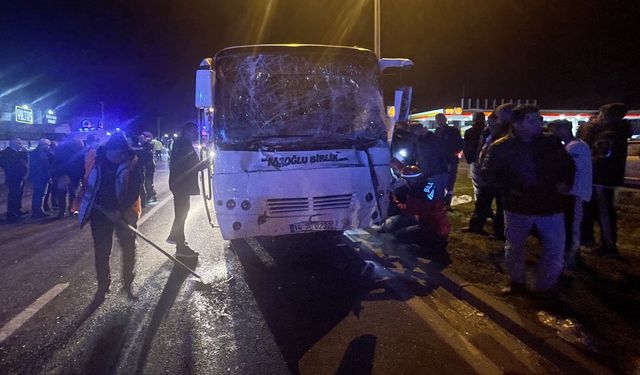 FABRİKA İŞÇİ SERVİSİ KAZA YAPTI, YARALILAR VAR