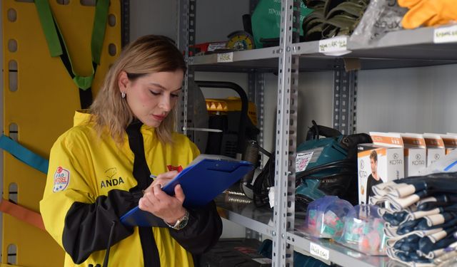 Düzce depreminde yaşadığı acıları, insani yardım ve arama kurtarma çalışmalarıyla hafifletiyor