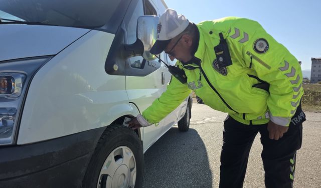 Gümüşhacıköy'de zorunlu kış lastiği denetimi yapıldı
