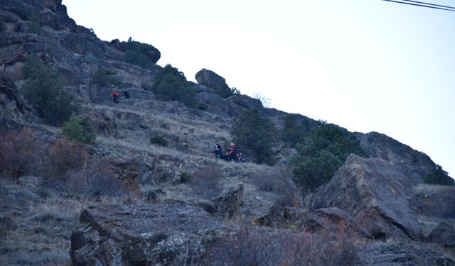 Gümüşhane'de doğa yürüyüşü sırasında kayalıklardan düşen hemşire yaralandı