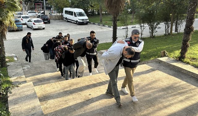 GÜNCELLEME - Samsun merkezli 5 ilde dolandırıcılık operasyonunda yakalanan zanlılardan 1'i tutuklandı