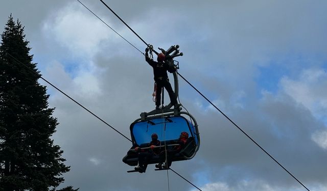 Kartalkaya Kayak Merkezi'nde teleferikte mahsur kalma ve yaralı kurtarma tatbikatı yapıldı