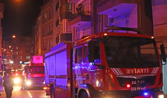 Ordu'da apartman dairesinde çıkan yangında anne ve oğlu yaralandı
