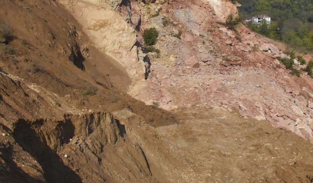 Ordu'da taş ocağı şantiyesinde göçük altında kalan işçiyi arama çalışmalarına ara verildi