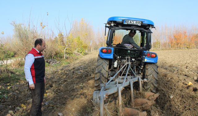 Pazar ilçesinde toprak hazırlığı ve ekimler sürüyor