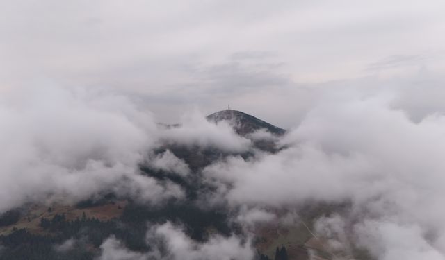 Samsun'da 1650 rakımlı Dürtmen Dağı'ndaki 'sis denizi' dronla görüntülendi