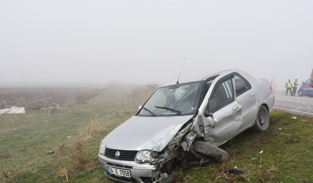 Samsun'da 2 otomobilin çarpıştığı kazada 3 kişi yaralandı