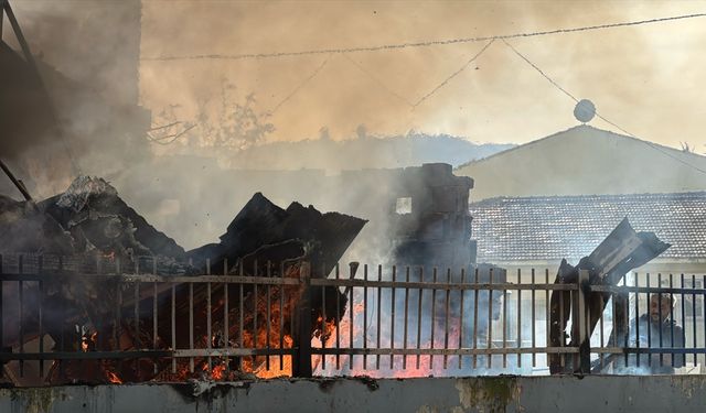 Samsun'da depoda çıkan yangın söndürüldü