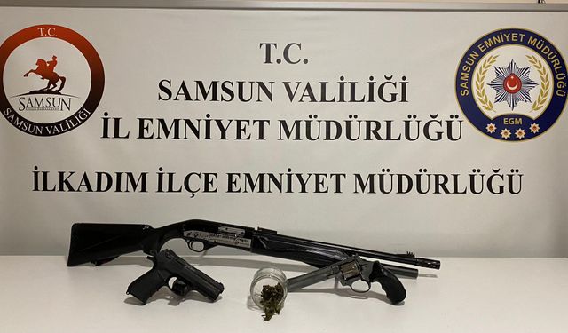 Samsun'da evinde silah ve uyuşturucu ele geçirilen zanlı yakalandı