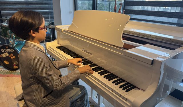 Samsunlu 'mutlak kulak' Yusufhan'a 10 yaşında İngiltere'den lise diploması