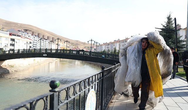 Sanatçı Mehmet Kavukcu'dan Bayburt'ta 'Arınma' performansı