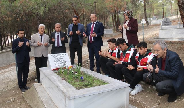 Şehit Öğretmen Oktay Türkoğlu mezarı başında anıldı