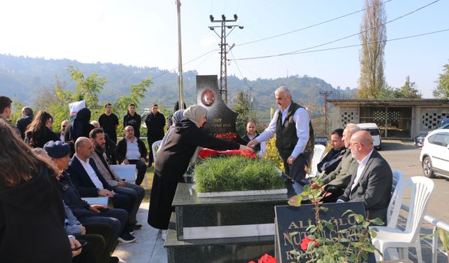 Şehit özel harekat polisi Necmi Çakır kabri başında anıldı